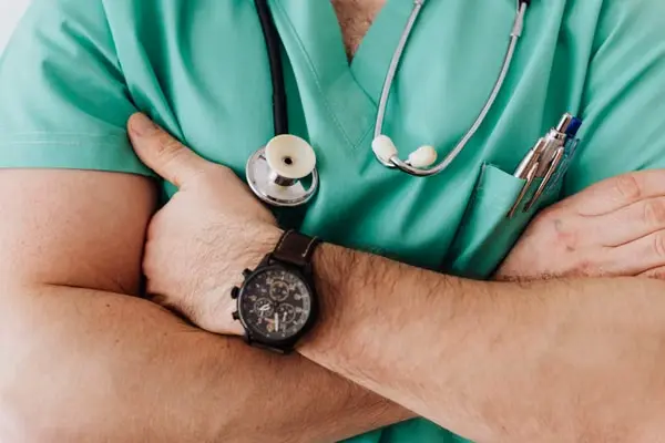  doctor using digital marketing tools